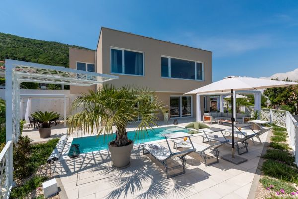 Modern villa with pool and terrace in Istria, offered by Panorama Scouting
