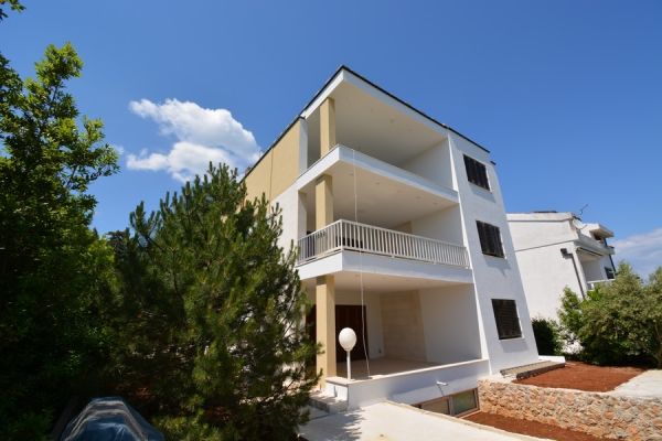 Real Estate Croatia - Villa in the 1st row to the sea on the island of Krk for sale.