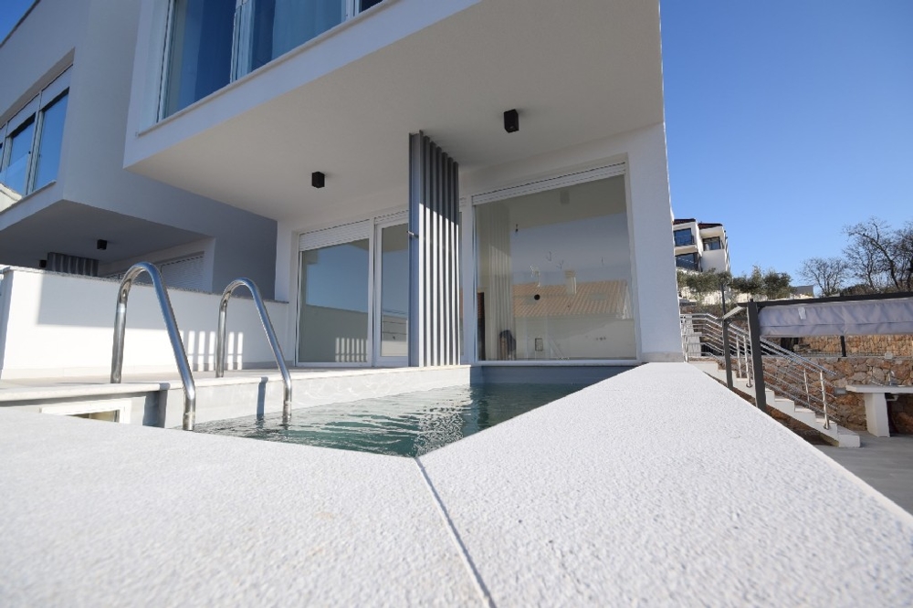 Buy a modern apartment with private swimming pool in Croatia - panorama scouting gmbh.