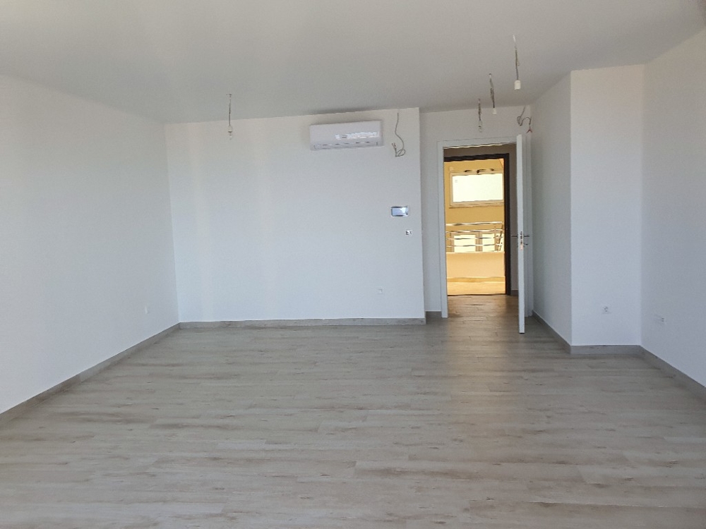 Air conditioned apartment for sale in Makarska, Dalmatia.
