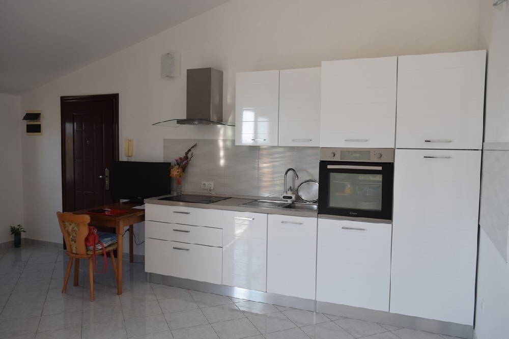 Modern equipped kitchen of apartment A1465, for sale in Srima, Dalmatia.