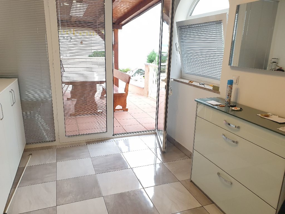 Kitchen and access to the terrace with a sea view.