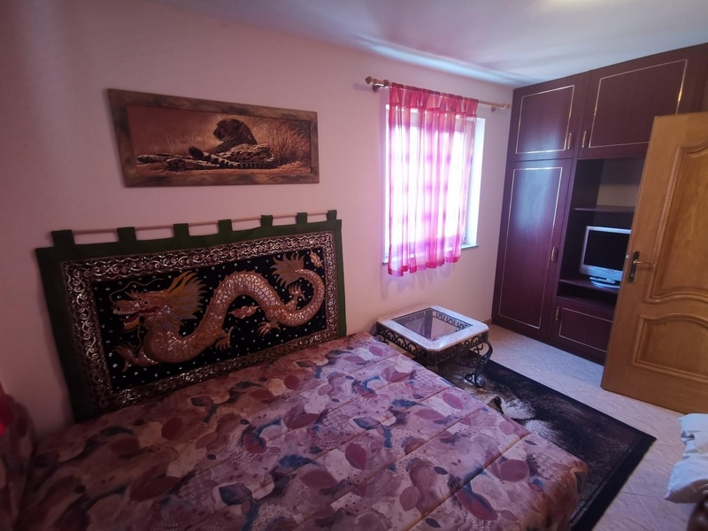 One of the two bedrooms of apartment A1642 in Novi Vinodolski.