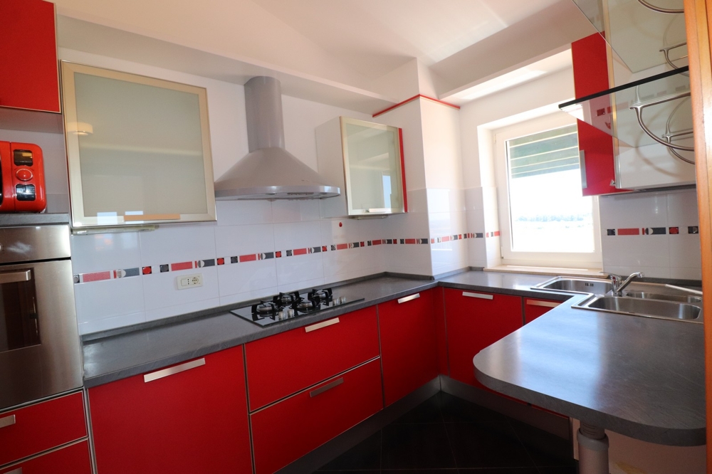 A bedroom with small windows of the property A1650 in Novigrad.