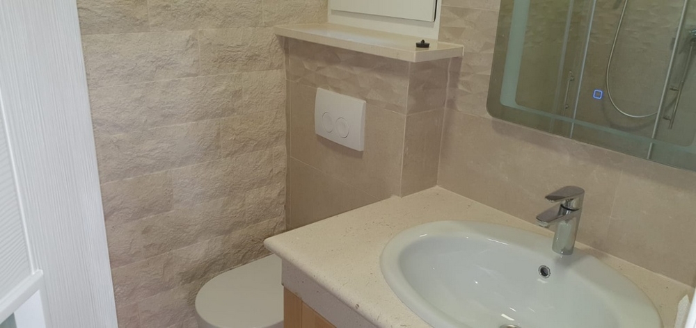 A bathroom of the apartment A1661 with toilet and shower.