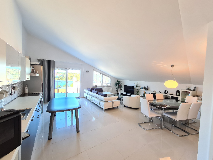 Bright apartment with sea view in Istria, Pula region for sale - Panorama Scouting.
