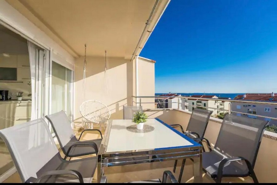Two spacious terraces with great views just 500m from the sea.