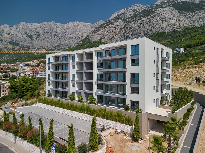 Newly built apartment at the foot of the mountains in Makarska