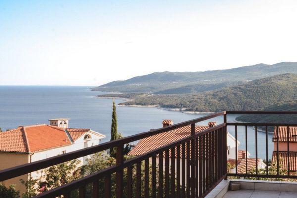 Buy apartment with sea view in Istria - Panorama Scouting A3069 in Rabac, Istria.
