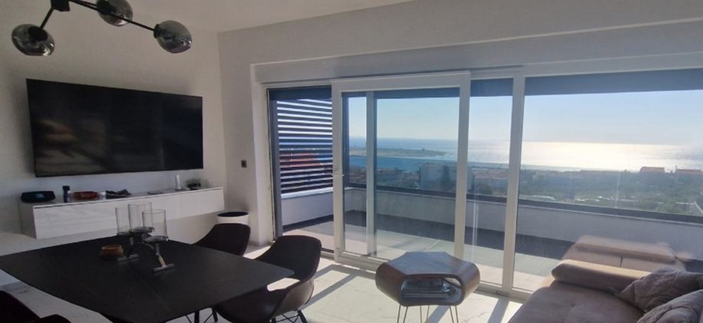 Panorama Scouting - Exclusive living room with panoramic sea views in a new Croatian apartment.
