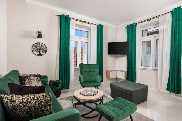 Living room with green accents in an apartment for sale in Croatia. (Lovran).