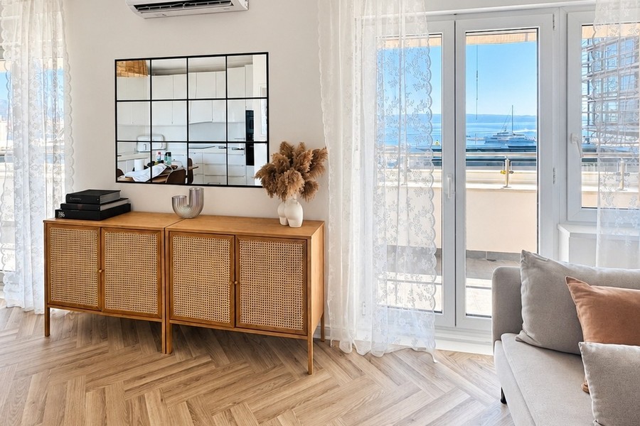 Living room with sea view in Split, Meje district