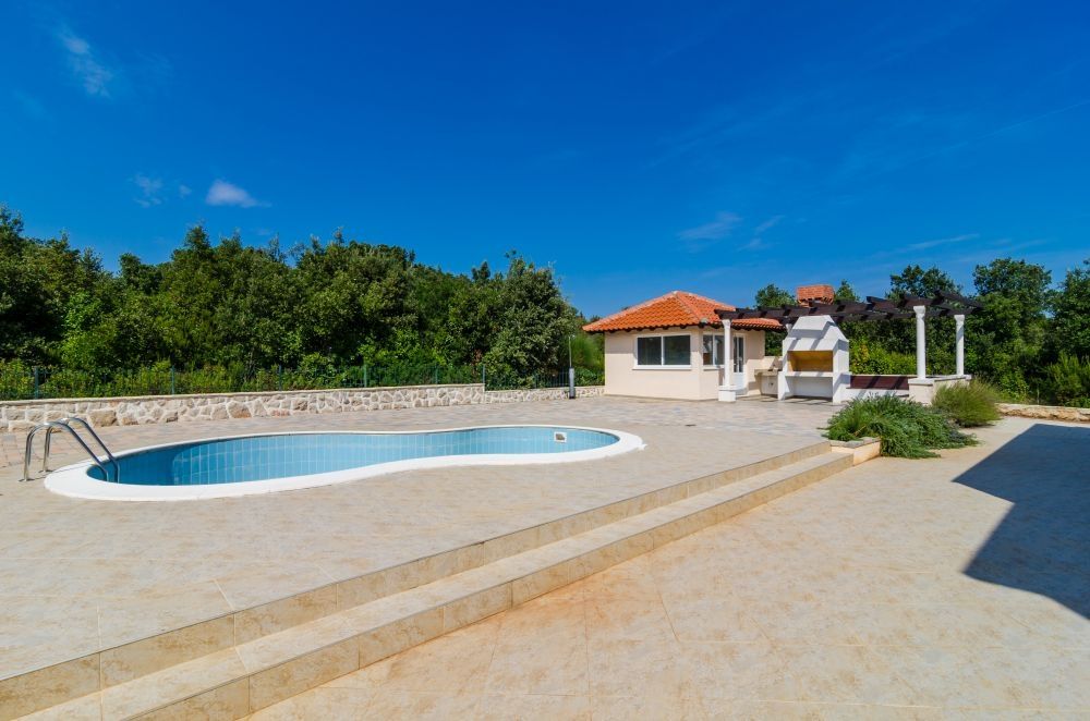 Villa with pool in Croatia for sale - Panorama Scouting.