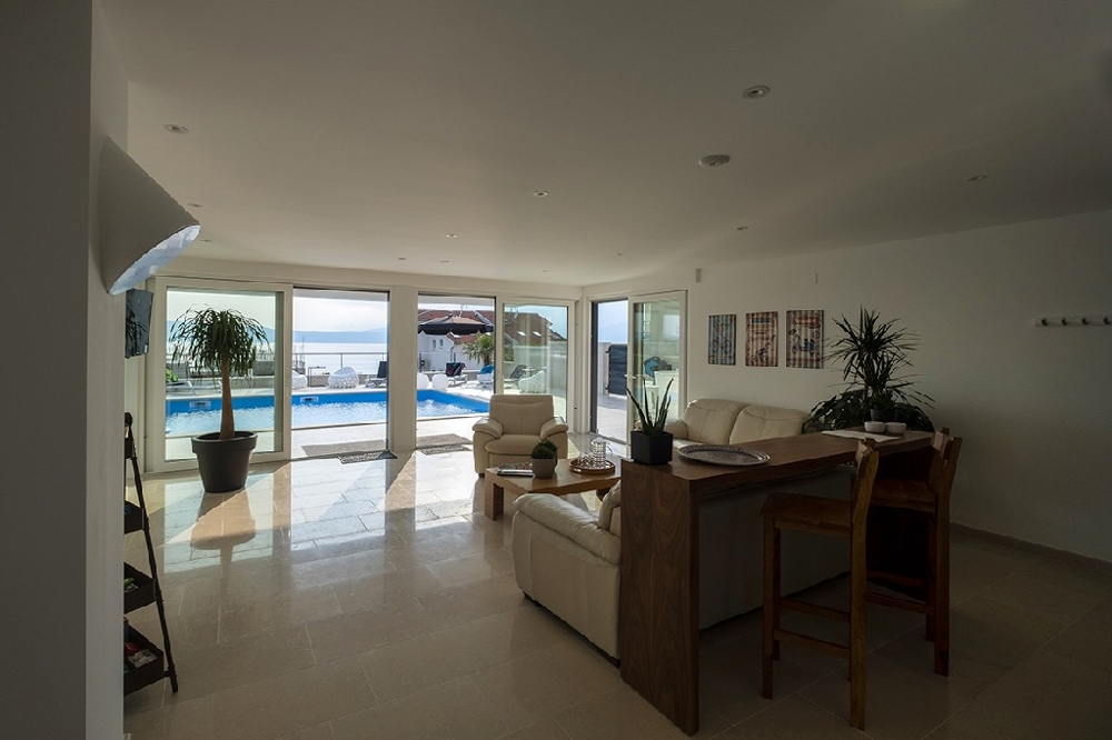 Living area and access to the pool and the terrace.