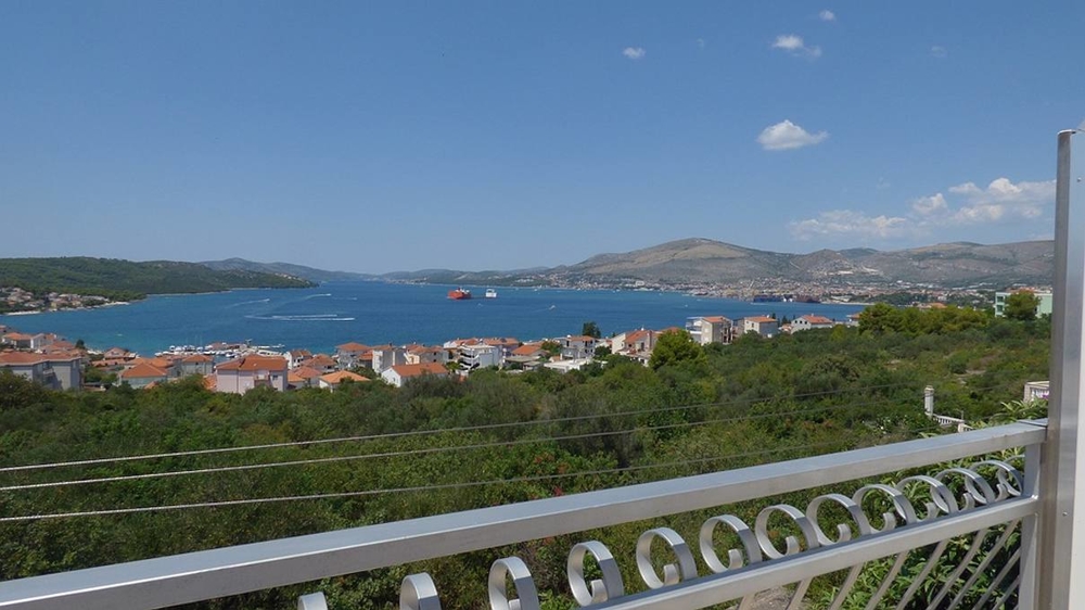 A beautiful sea view from the balconies of the apartment house for sale on Ciovo. Property with sea view - Panorama Souting.