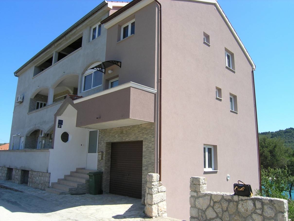 Buy apartment house in Dalmatia.