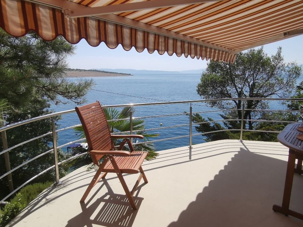 Terrace overlooking the sea from the property H1187.