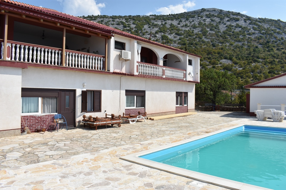 Buy house with swimming pool and sea view in Croatia.
