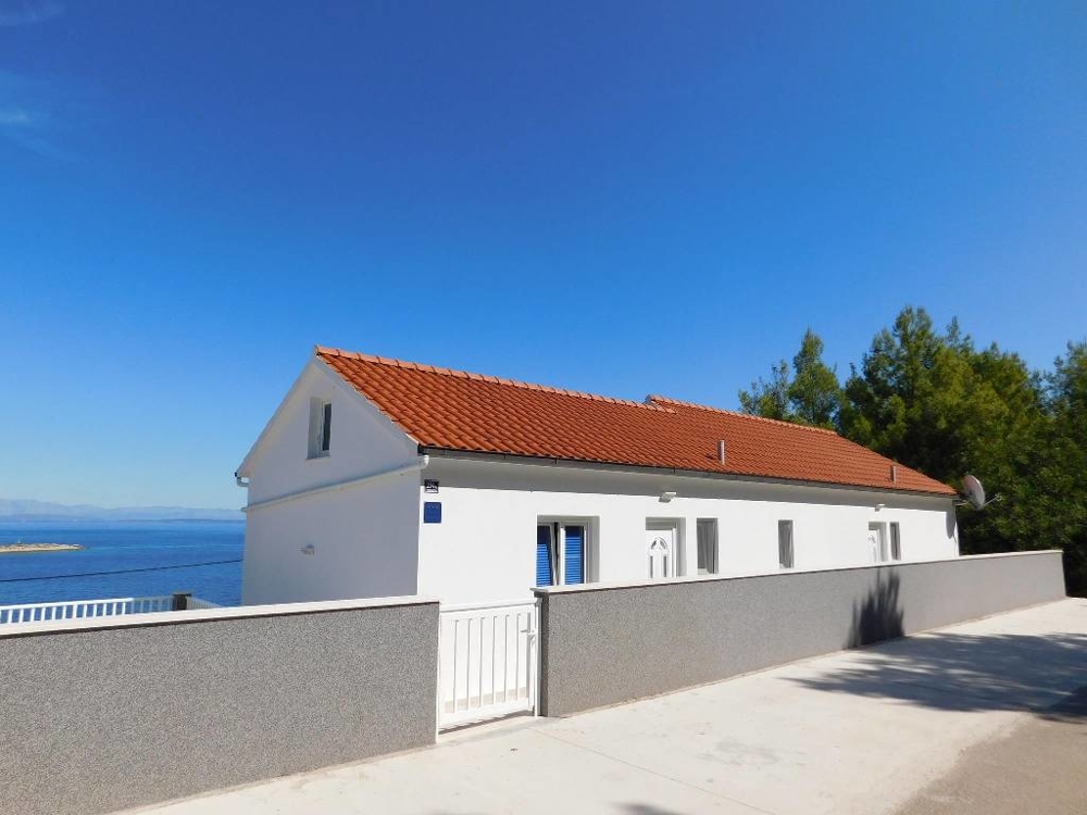 House with beautiful sea view on the island Korcula in Croatia - Panorama Scouting GmbH.