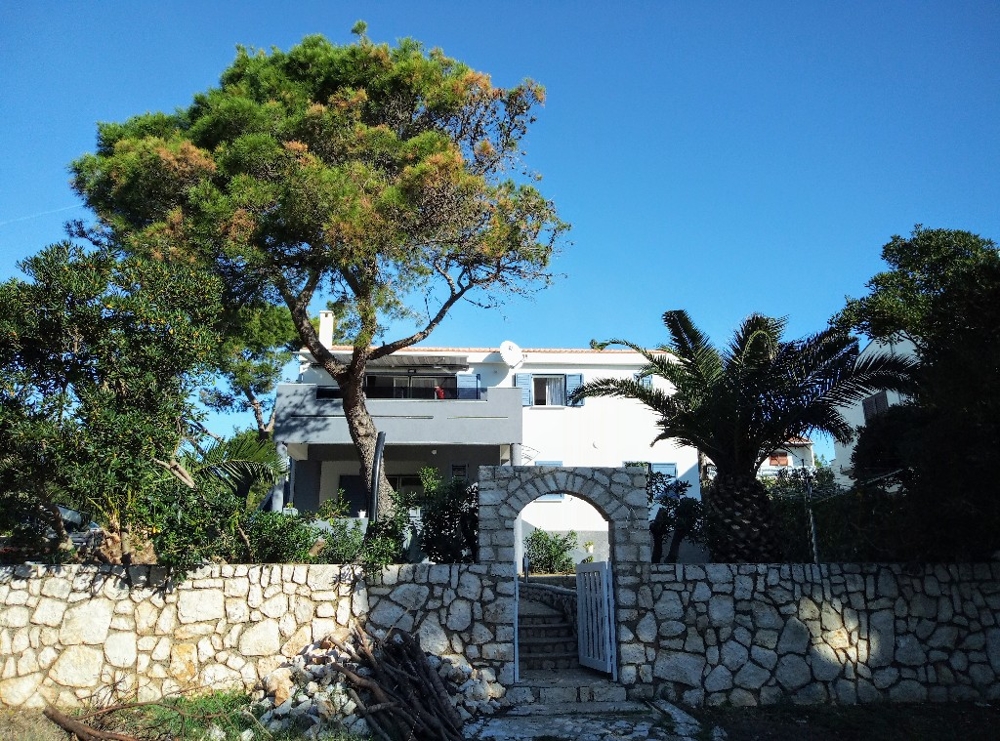 House by the sea on the island of Pag, Croatia for sale - Panorama Scouting GmbH.