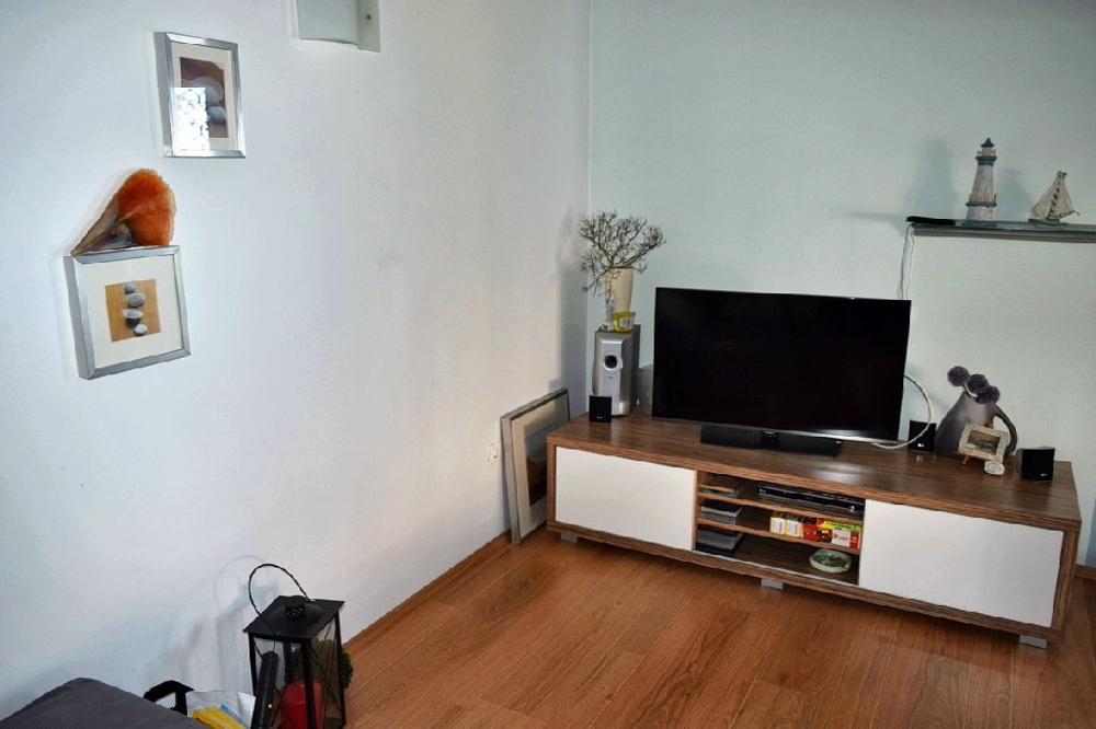 View of the TV set of the house H1395 in Tisno.
