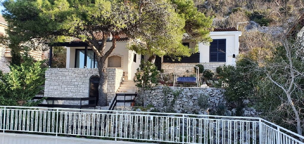 Front view of property H1395 in North Dalmatia, Tisno.
