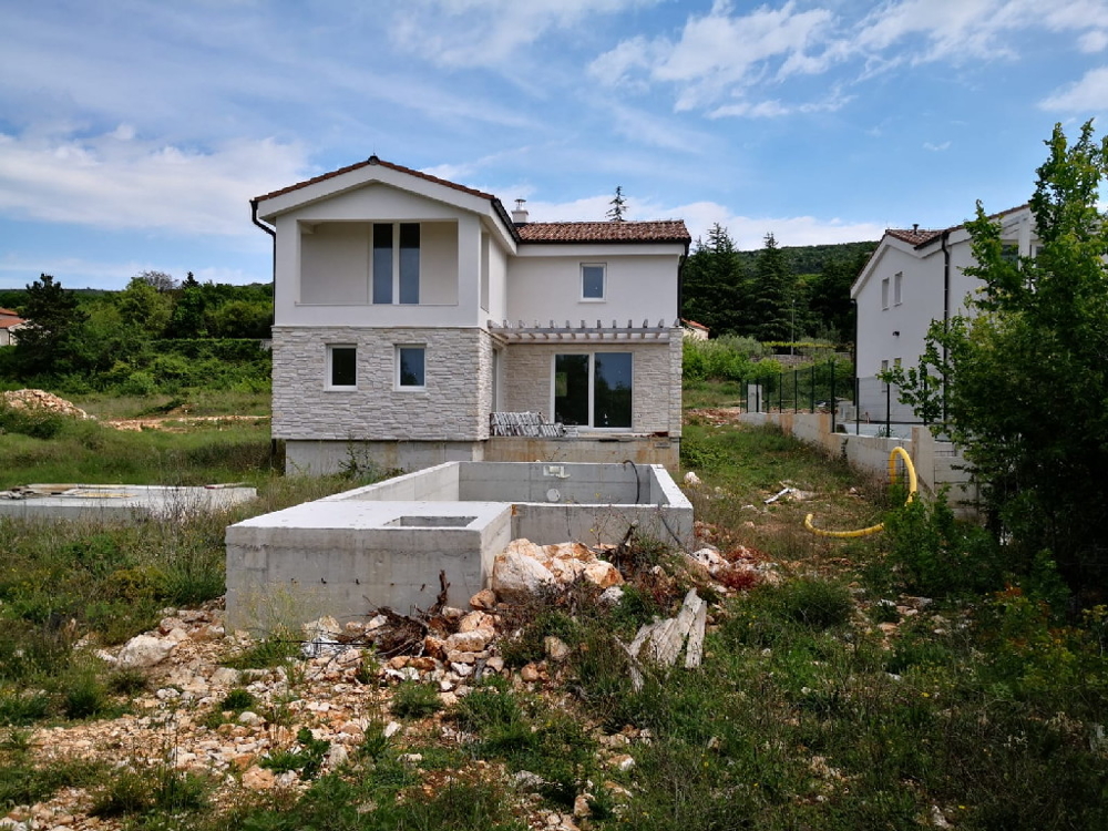 Mediterranean stone house with swimming pool for sale in Croatia.