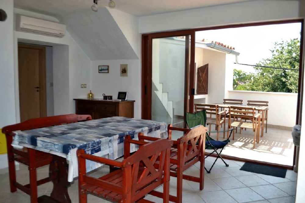 This property is especially suitable for lovers of the traditional stone house style in Dalmatia.
