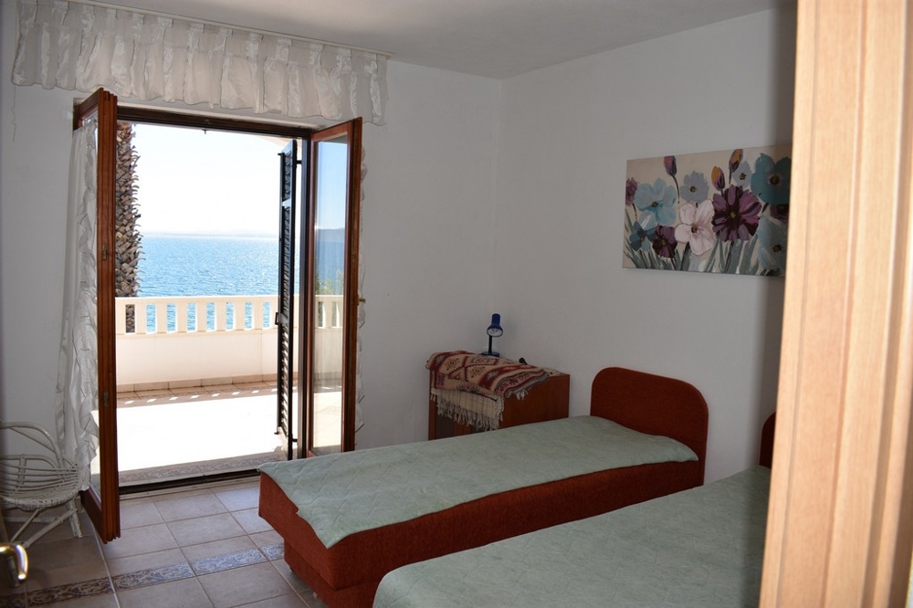 One bedroom with direct access to the balcony with sea view