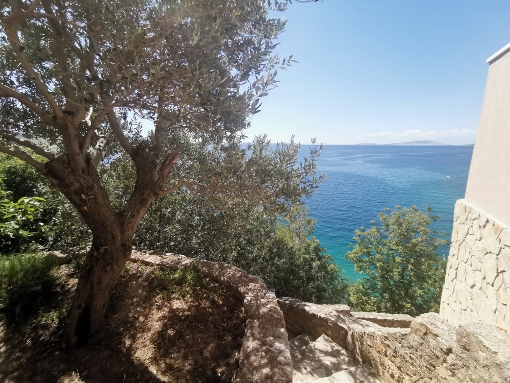 View of the sea from the ground floor of the house at Karlobag in Croatia - panorama scouting.