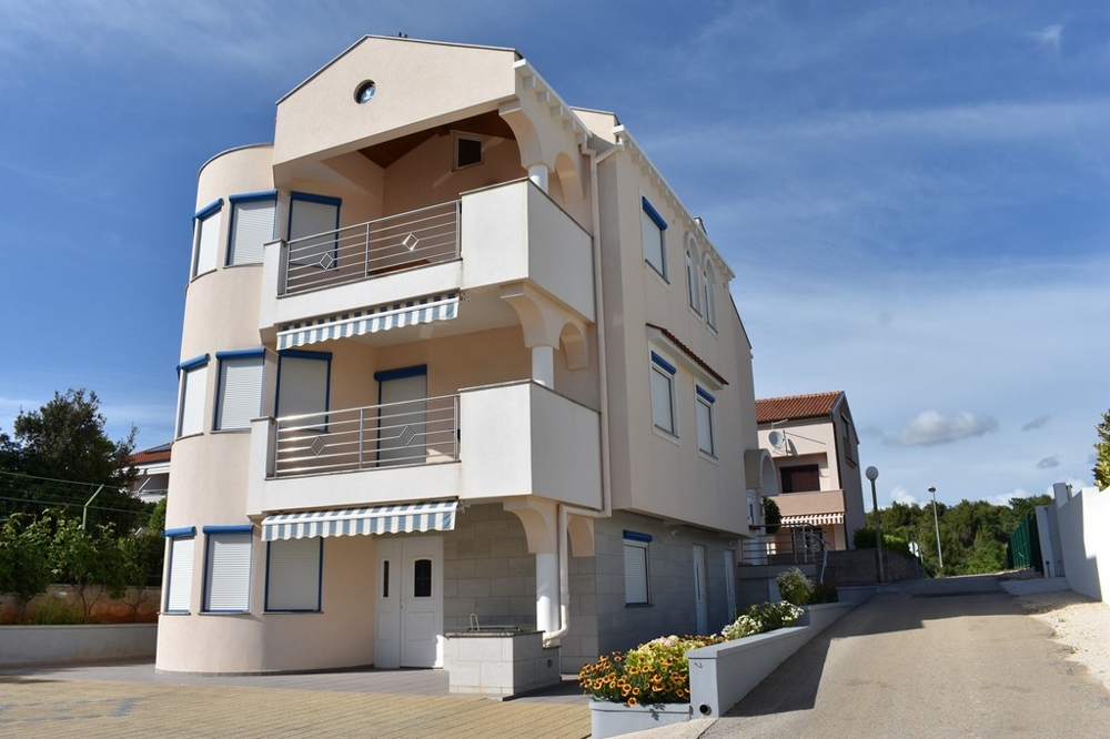 House with several apartments in Zadar, Croatia for sale - Panorama Scouting Properties.