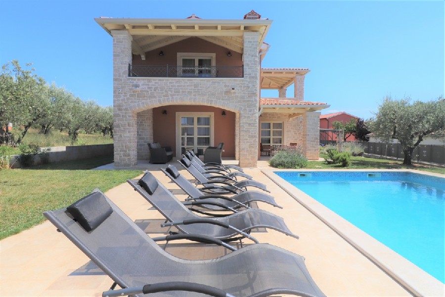 Stone house with swimming pool for sale in Croatia - Panorama Scouting.