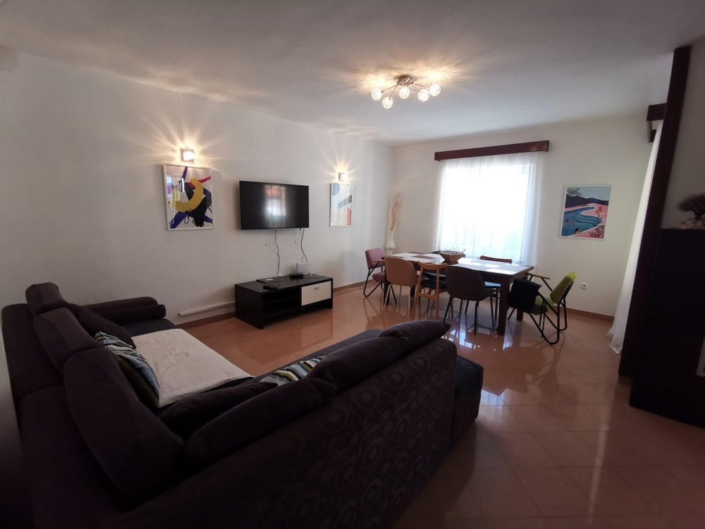 View of the dining and living area of ​​property H1557 in the Senj region.