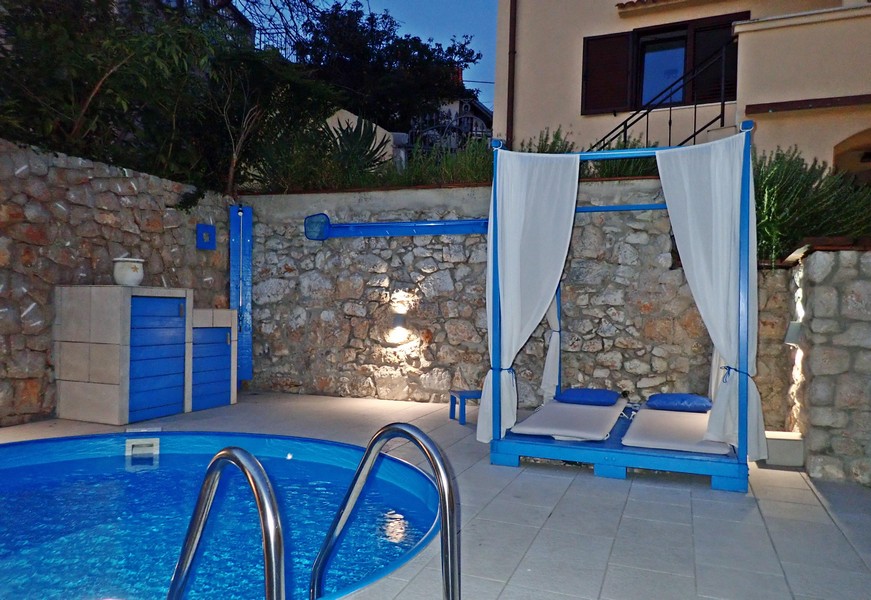 View of the swimming pool with lounging area of ​​the stone house - Buy a house in Croatia.