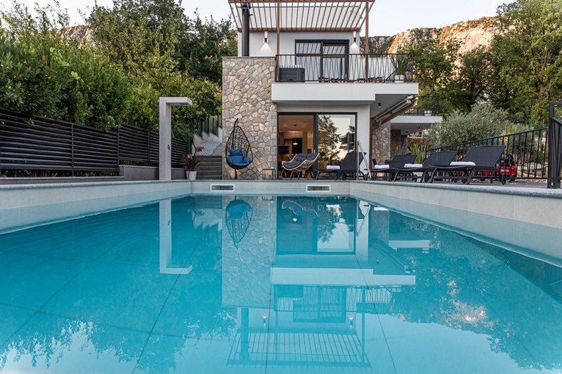 Buy modern pool villa in Croatia in the Novi Vinodolski region - Panorama Scouting Immobilien.
