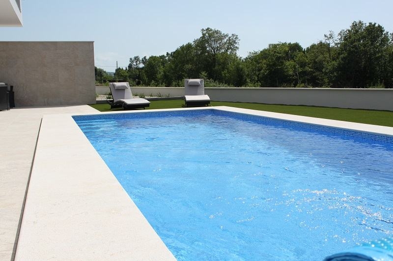 Swimming pool of villa H1671 for sale in Croatia - Panormaa Scouting.