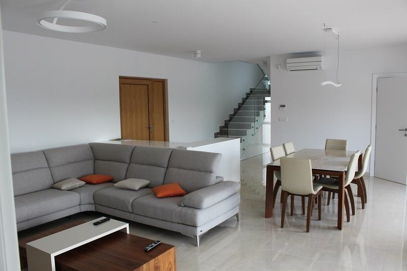 Air-conditioned living area on the ground floor of Villa H1671 - Panorama Scouting.