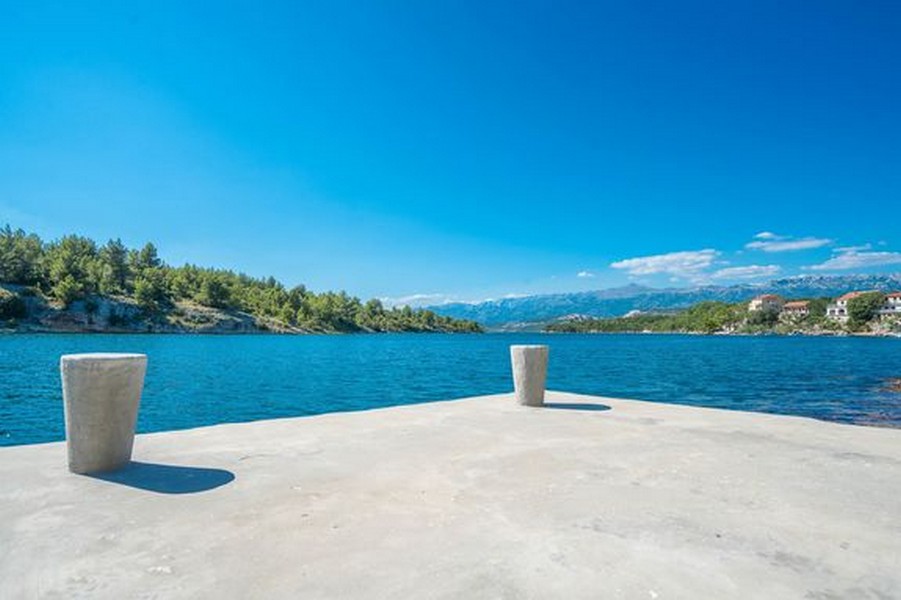 Buy villa in the first row to the sea in Croatia - Panorama Scouting Immobilien.