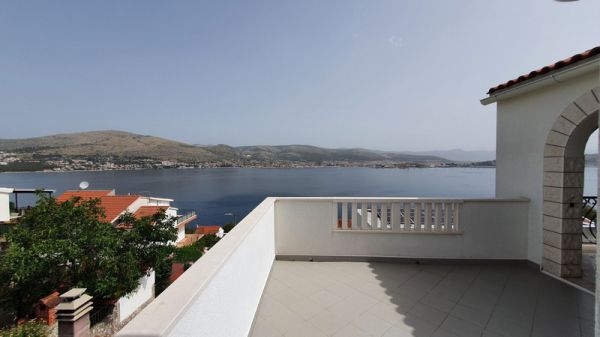 Buy a house with several apartments in Croatia - Panorama Scouting.