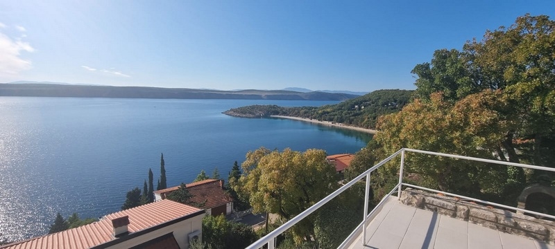House with sea view in Croatia for sale. Real estate agent: Panorama Scouting.