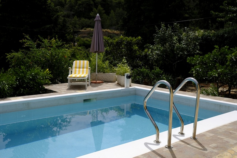 Swimming pool of the house H1905 for sale in Croatia on Brac.
