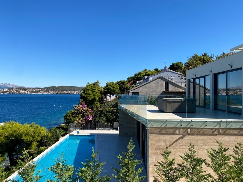 Buy modern villa in the first row to the sea in Croatia - Panorama Scouting.