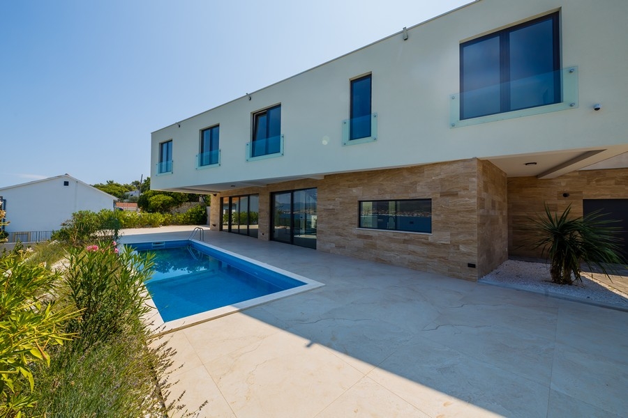 Modern villa complex on the island of Ciovo in Croatia for sale - Panorama Scouting.