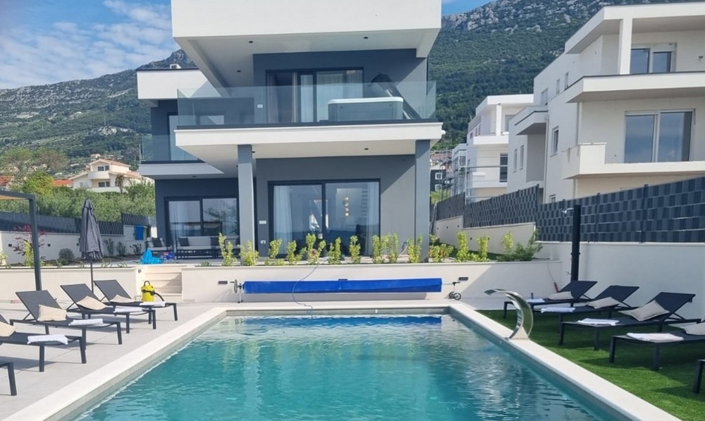 Buy villa with pool in Kastela, Croatia - Panorama Scouting.