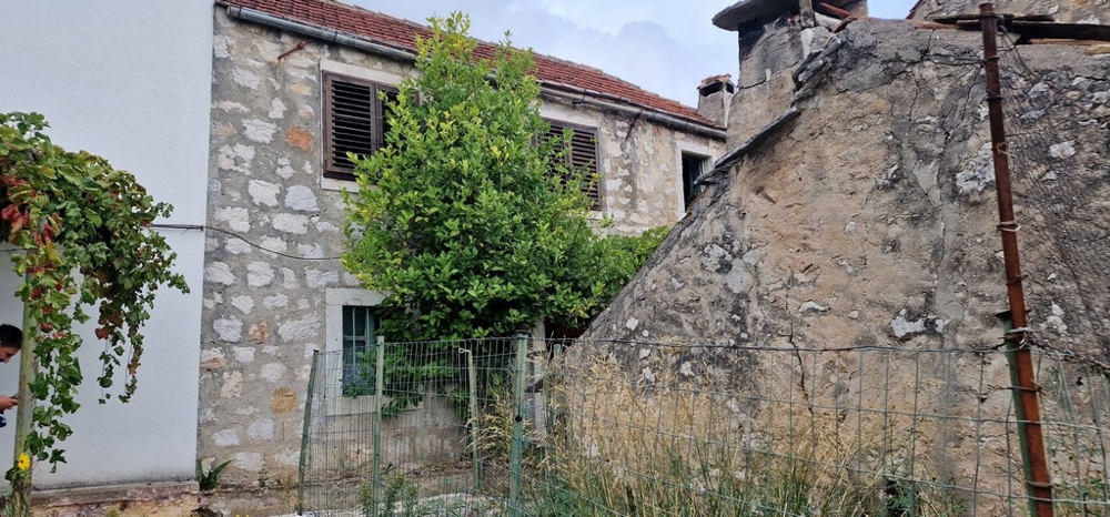 Rustic stone house and charm for sale