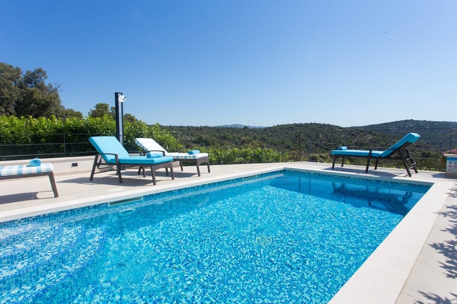 Buy villa with pool in Croatia - Panorama Scouting.