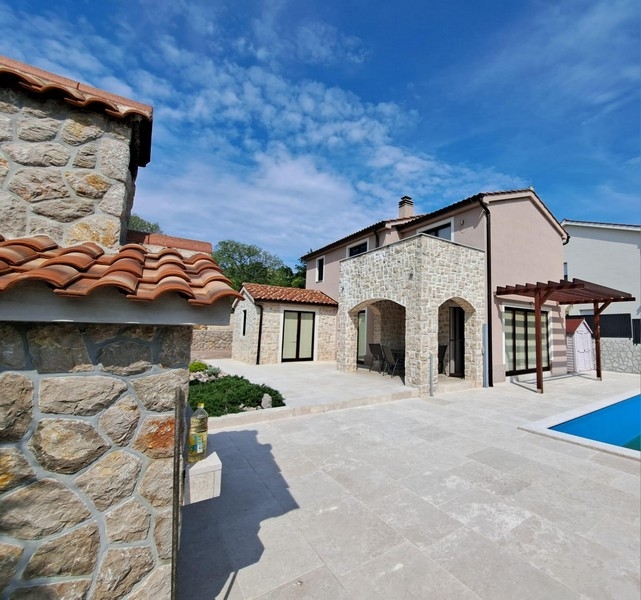 Stone house with pool for sale in Croatia.