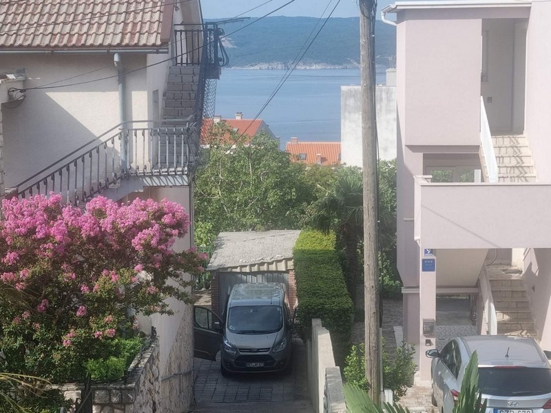 Sea view between two buildings in Crikvenica on the northern coast of Croatia - Panorama Scouting H2658.