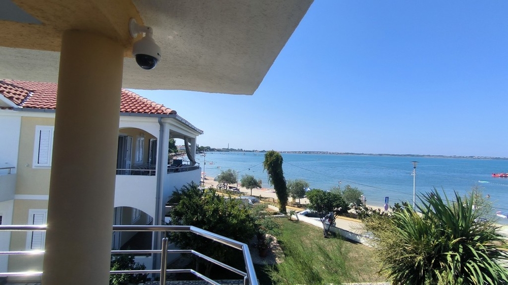 House with video surveillance in the first row to the sea in Croatia - Panorama Scouting Real Estate.