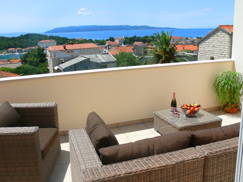 Property H2736 with sea views in Makarska city center, Croatia for sale - Panorama Scouting.